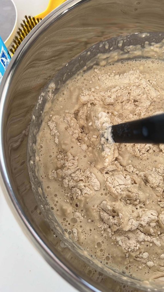 Selbstgebackenes Brot auf der Yacht Coccinella