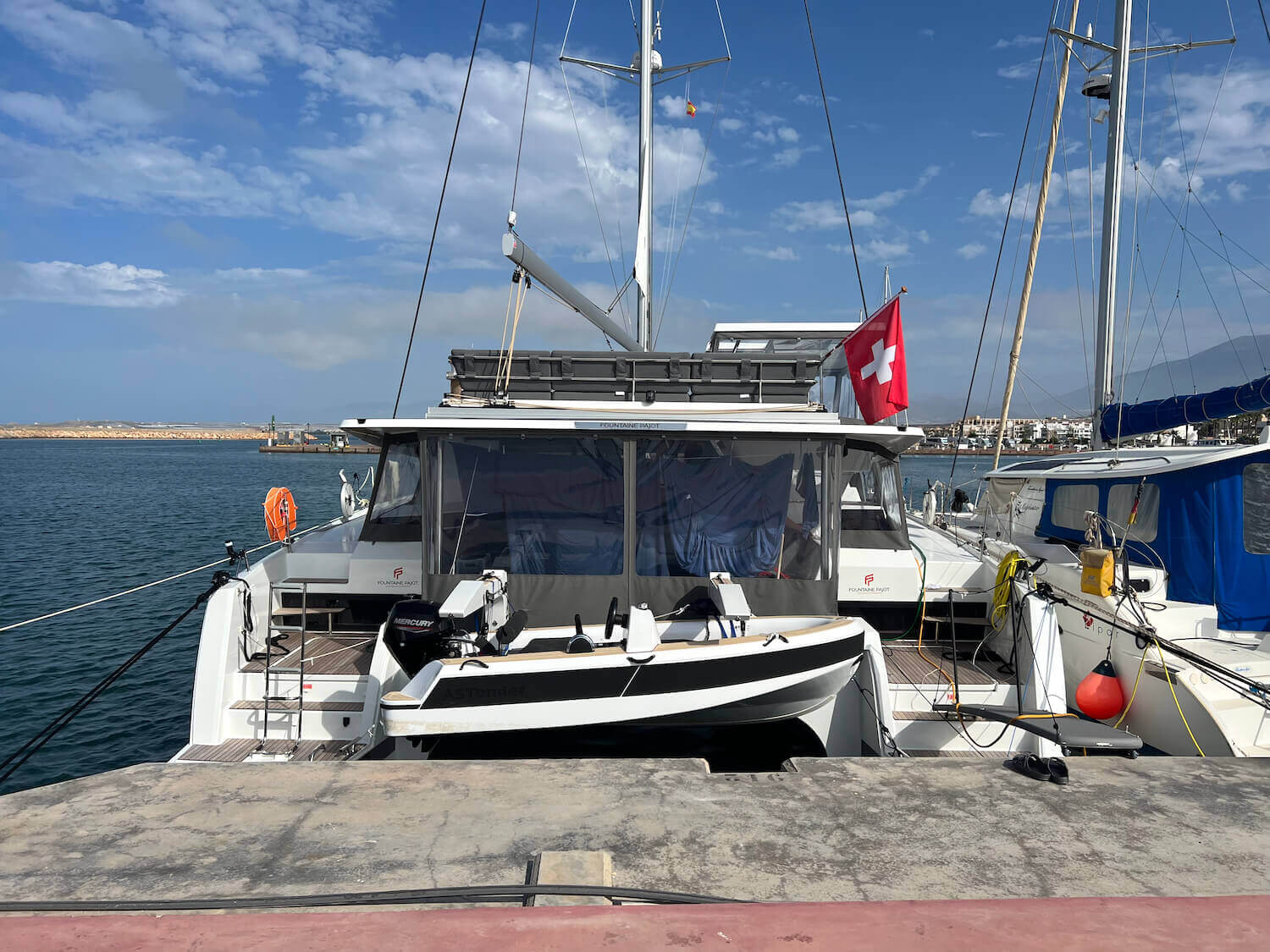 Heckansicht der Coccinella Yacht