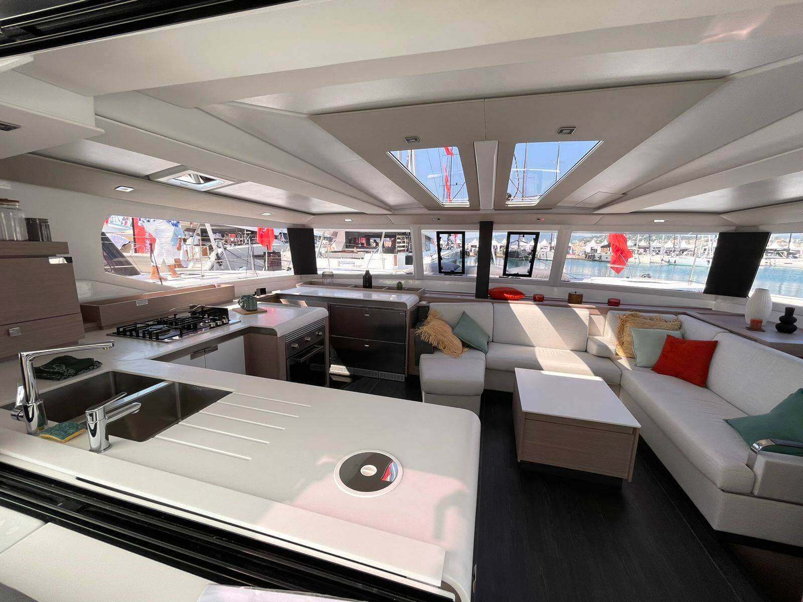 Salon der Coccinella Yacht